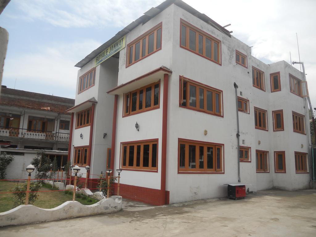 Hotel Royale Jannat Srīnagar Екстериор снимка