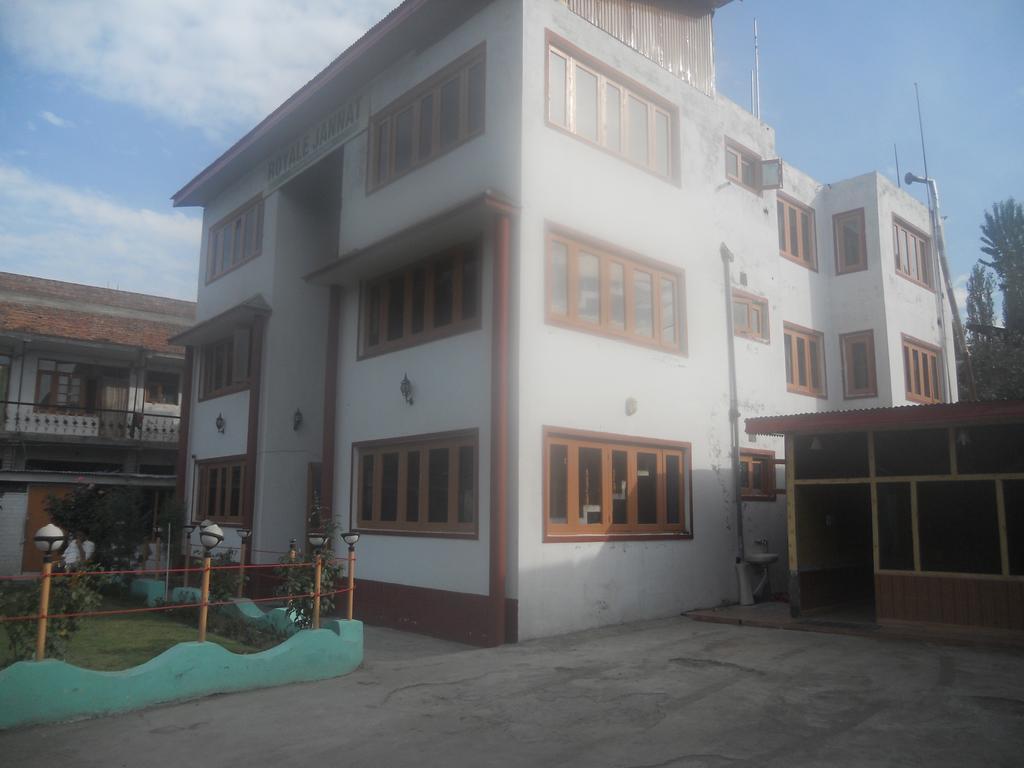 Hotel Royale Jannat Srīnagar Екстериор снимка