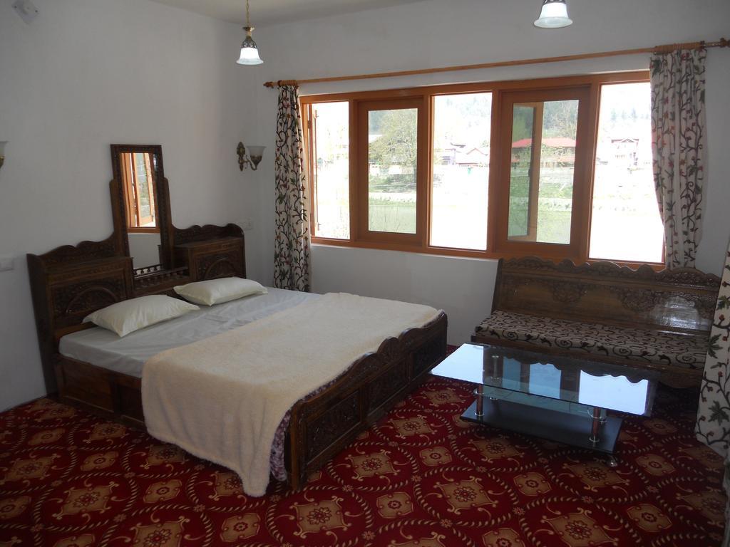 Hotel Royale Jannat Srīnagar Екстериор снимка
