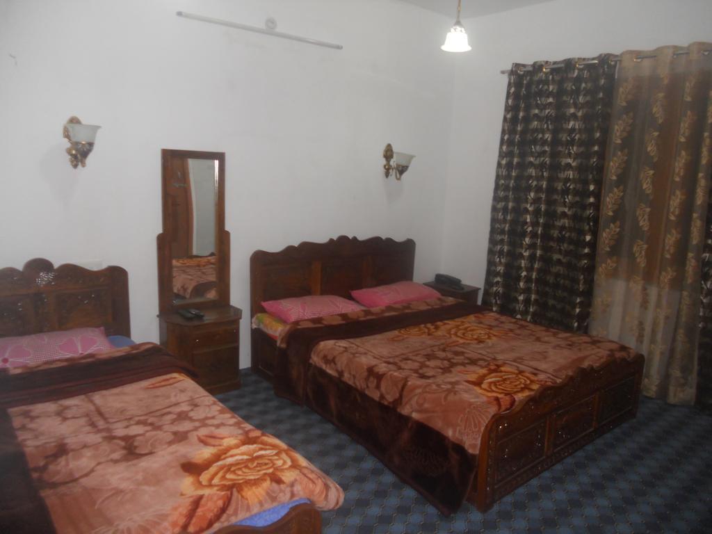 Hotel Royale Jannat Srīnagar Стая снимка