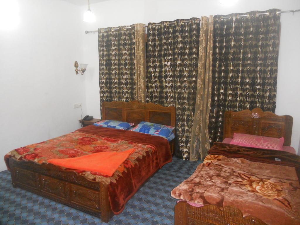 Hotel Royale Jannat Srīnagar Екстериор снимка